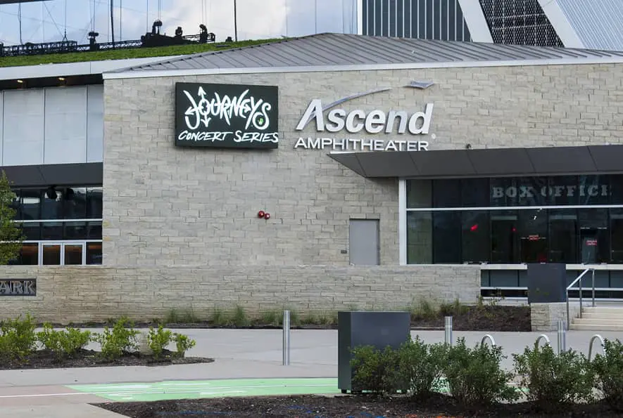 Retail-LED-Digital-Signage-by-PixelFLEX-Ascend