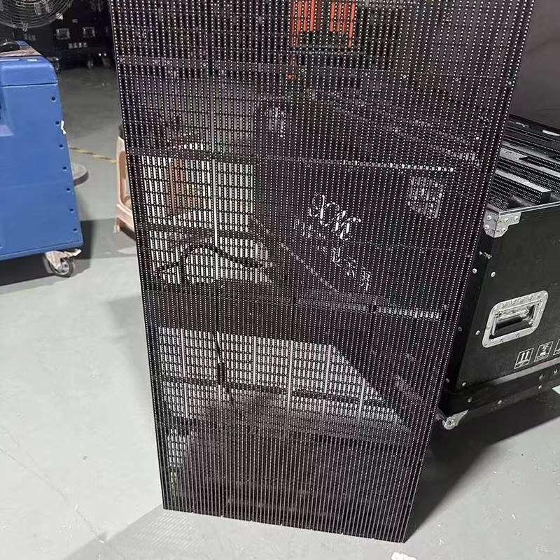 600 Square P3.91 Outdoor Waterproof Transparent Screen