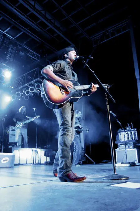 Luke-Bryan-01-450x674